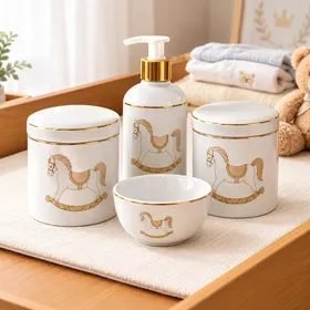 Kit Higiene Porcelana Bebê Cavalinho Unissex Filete Ouro