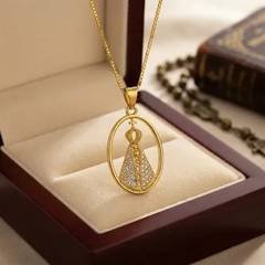 Colar Veneziano 45cm Nossa Senhora Aparecida Dourado Zircônia Fé Proteção Religi